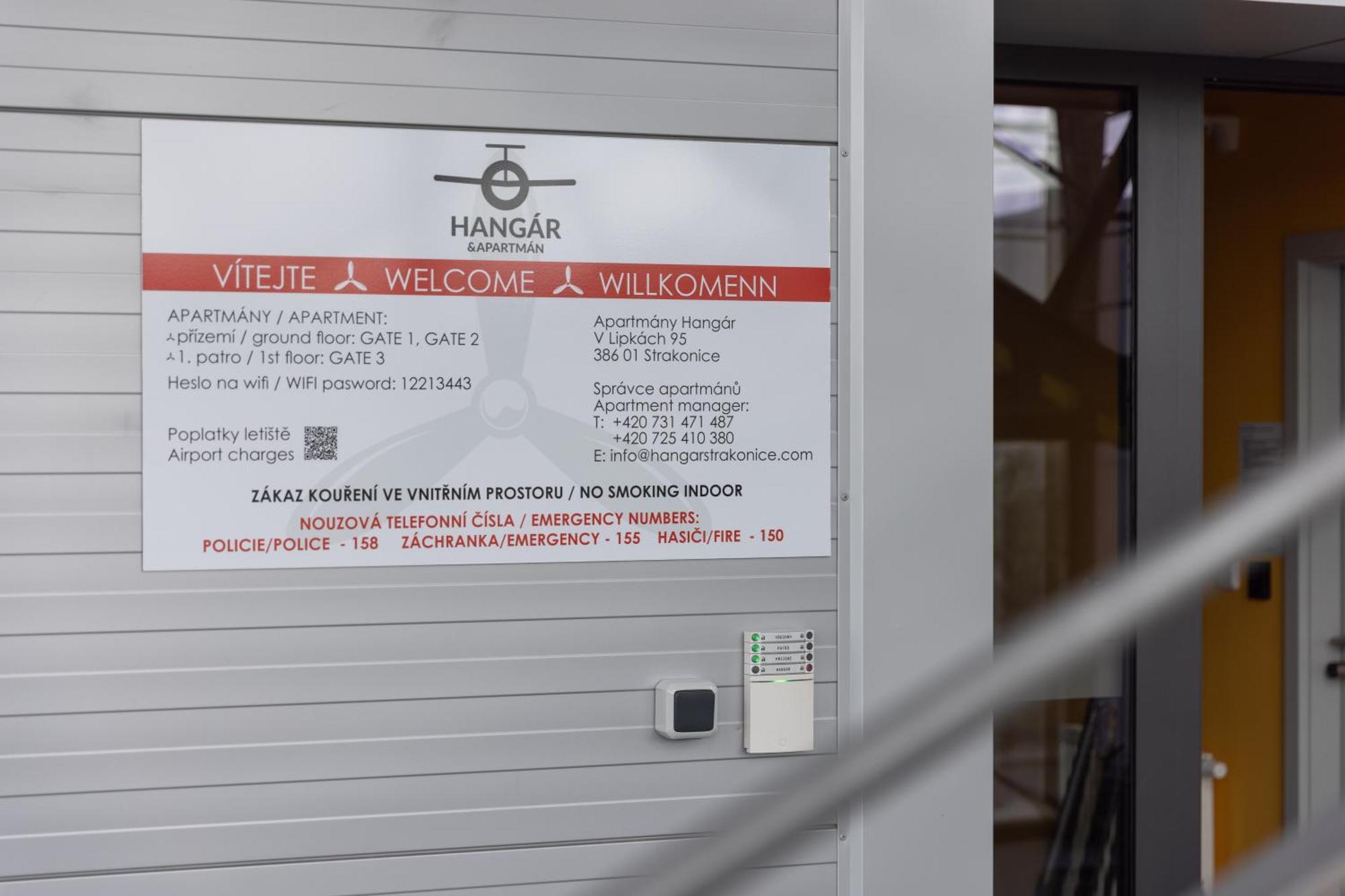 Apartmany Hangar Страконице Екстериор снимка