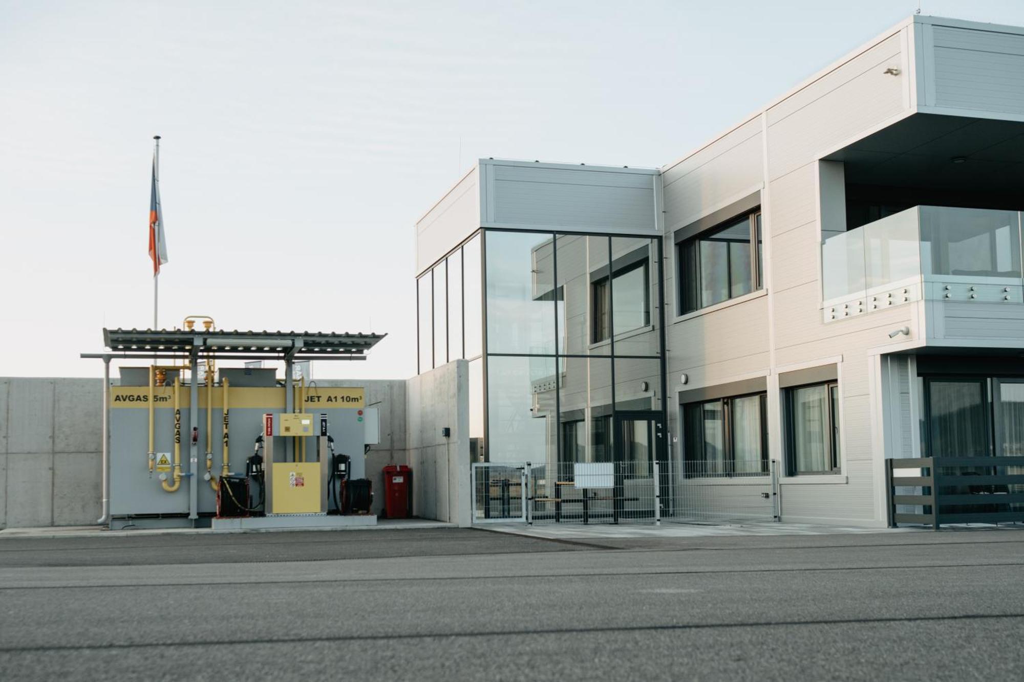 Apartmany Hangar Страконице Екстериор снимка